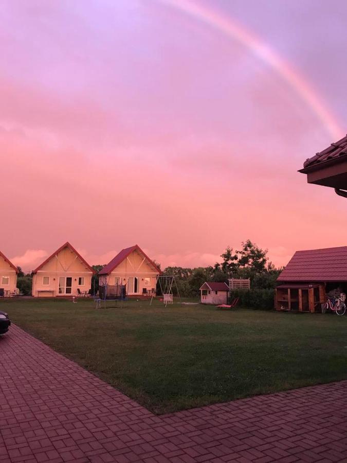 Pokoje Goscinne U Izy Łeba Esterno foto